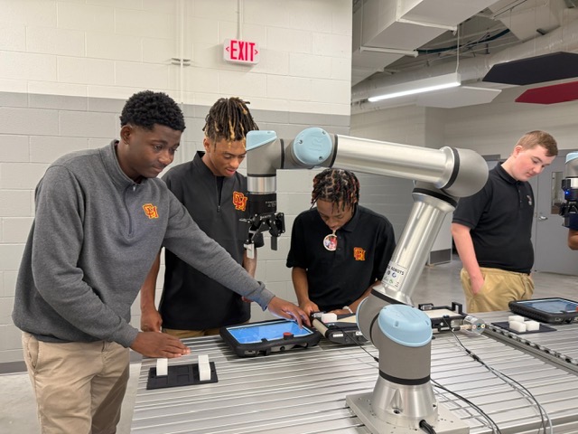 Students explore YSU Manufacturing Day